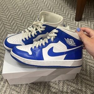 Women’s Air Jordan 1 mid in “Kentucky Blue” Size 8.5